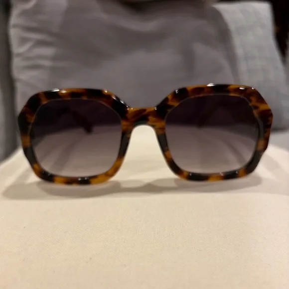 KREWE Naomi Tortoise Sunglasses - www.miradio.com.sv display picture 1